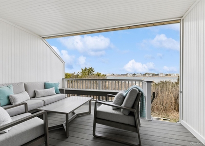274 Dune Road - Photo 1