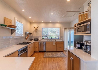 1503 Newton St - Photo 1