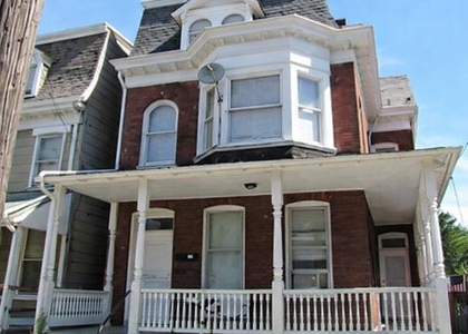 319 Roosevelt Avenue - Photo 1
