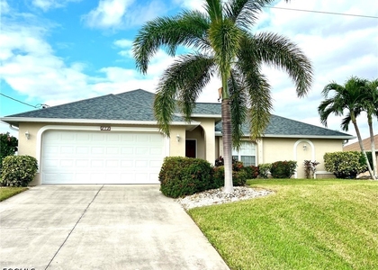 818 Sw 8th Place - Photo 1