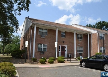 60d Hawthorne - Photo 1