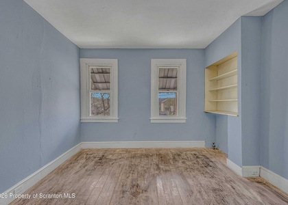 1019 S Webster Avenue - Photo 1