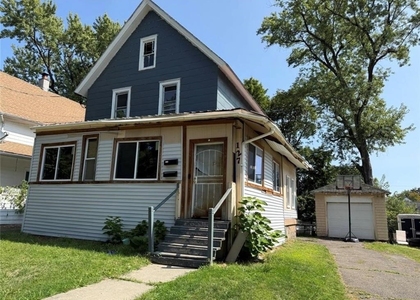 127 Burbank Ave - Photo 1
