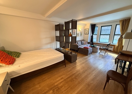 319 E 50th Street - Photo 1