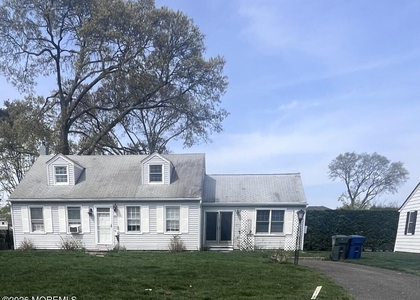 241 Pinewood Avenue - Photo 1