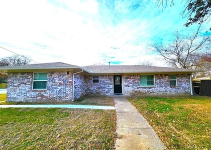 1401 E Sherman Drive - Photo 1
