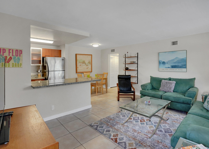 3212 Ne 9th - Photo 1