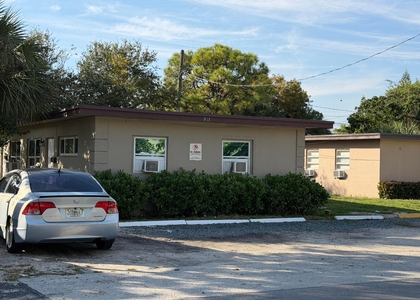 911 Nw 12th Avenue - Photo 1