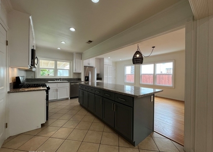 4316 Greenbush Avenue - Photo 1