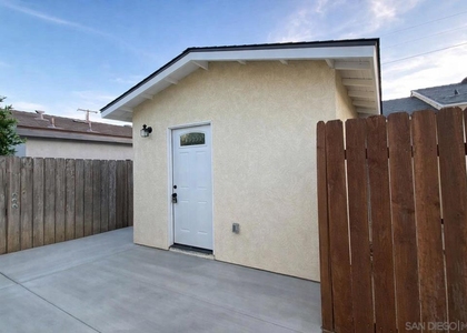 636 Aster St - Photo 1