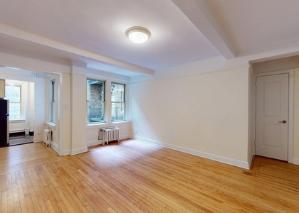East 10th Street - Photo 1