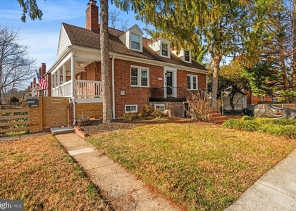 1700 Dewitt Avenue - Photo 1