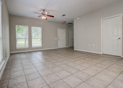 1702 Singleton Ave - Photo 1