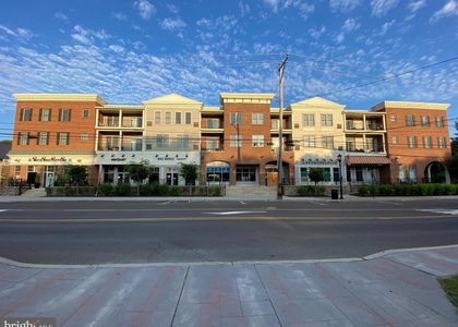 200 N Sycamore Street - Photo 1