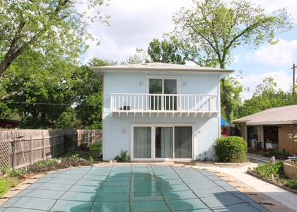 1010 W Live Oak St - Photo 1