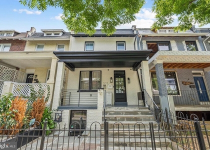 1213 Staples Street Ne - Photo 1