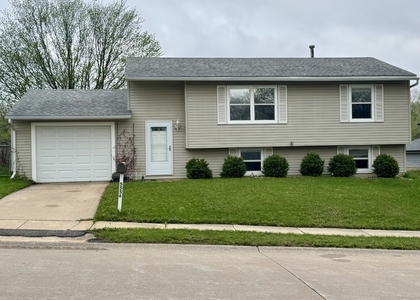 5556 N Thornwood Avenue - Photo 1