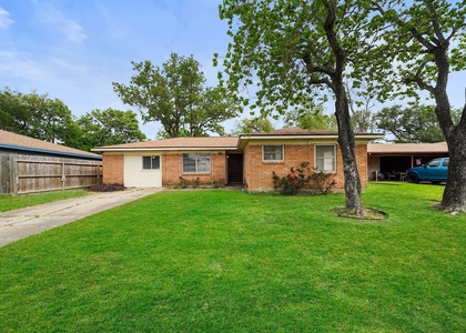 3006 14th Avenue N - Photo 1
