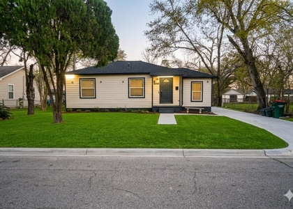 916 Parkway Street - Photo 1