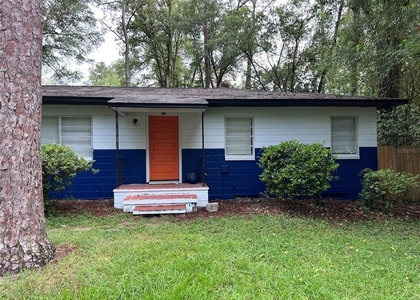 3035 W University Avenue - Photo 1