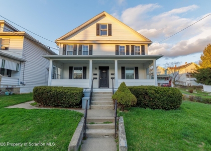 623 E Elm Street - Photo 1