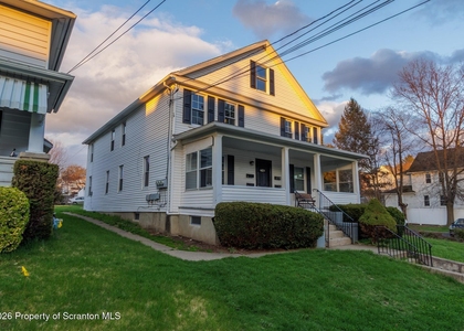 623 E Elm Street - Photo 1
