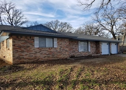 204 Woodlawn Drive - Photo 1