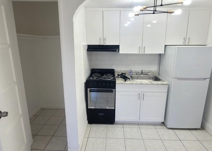 403 N 19th Avenue - Photo 1