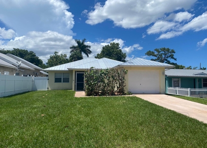 1057 Sw Spruce Street - Photo 1
