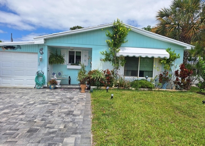 217 Se 2nd Avenue - Photo 1