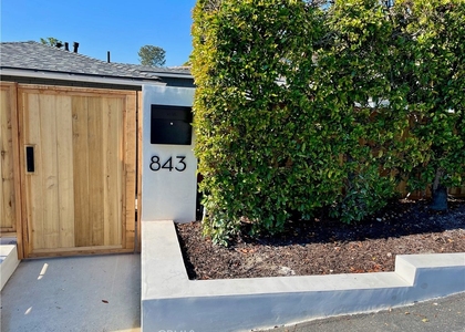 843 La Vista Drive - Photo 1