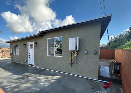 1564 W Phillips Boulevard - Photo 1