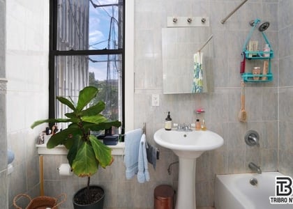 301 W 20th Street - Photo 1