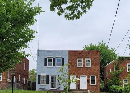5037 Benning Road Se - Photo 1