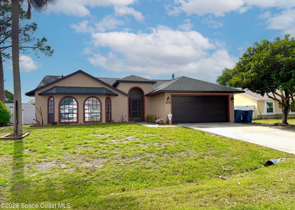 866 Hanau Avenue Nw - Photo 1