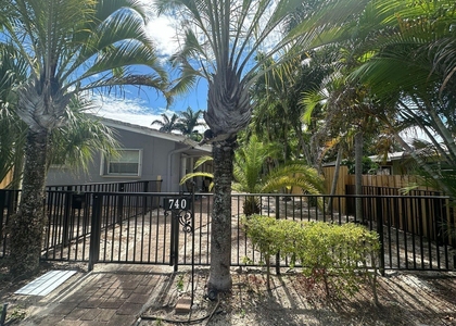 740 Ne 37th Street - Photo 1