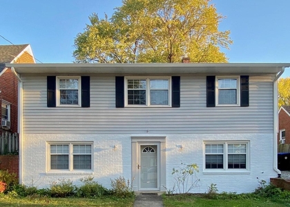 1316 Rowe Street - Photo 1
