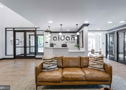 701 N Henry Street - Photo 1