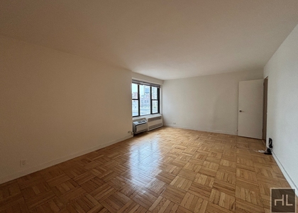 Fourth Avenue - Photo 1