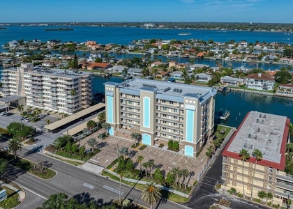 125 Island Way - Photo 1