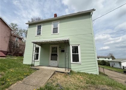 358 Russell St - Photo 1