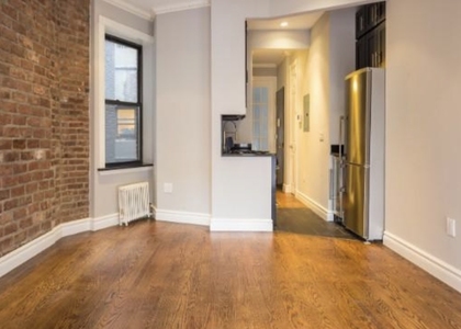 Avenue B - Photo 1