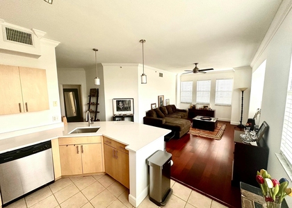 533 Ne 3rd Avenue - Photo 1