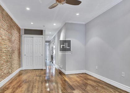 W 52nd - Photo 1