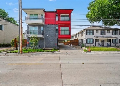 2217 N Fitzhugh Avenue - Photo 1