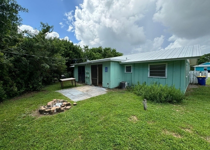 3002 Se Camino Avenue - Photo 1