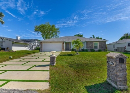 2372 Se Maslan Avenue - Photo 1