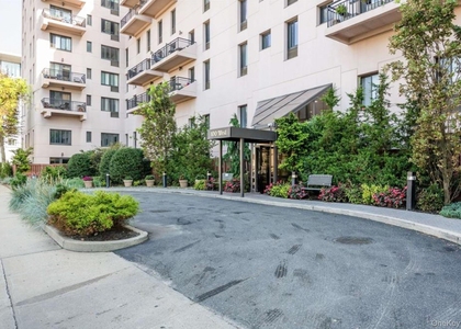100 W Broadway - Photo 1
