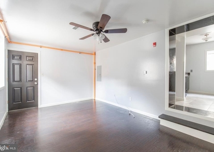 507 W Girard Avenue - Photo 1