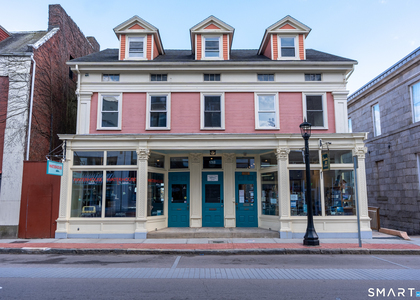 138 Bank Street - Photo 1